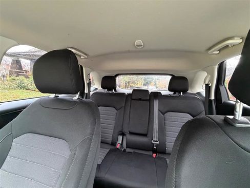 Used 2017 Ford Edge SE image 33