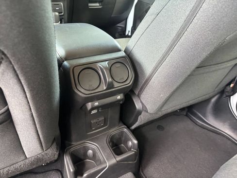 Used 2025 Jeep Wrangler Unlimited Sahara AWD/4WD image 23