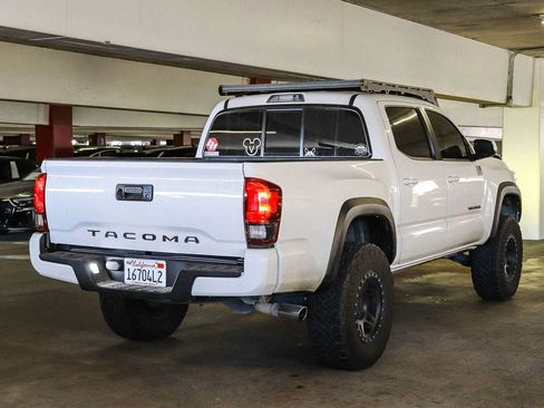 Used 2018 Toyota Tacoma SR5 RWD image 4