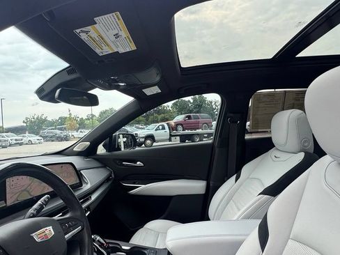 Used 2024 Cadillac XT4 Sport FWD image 19