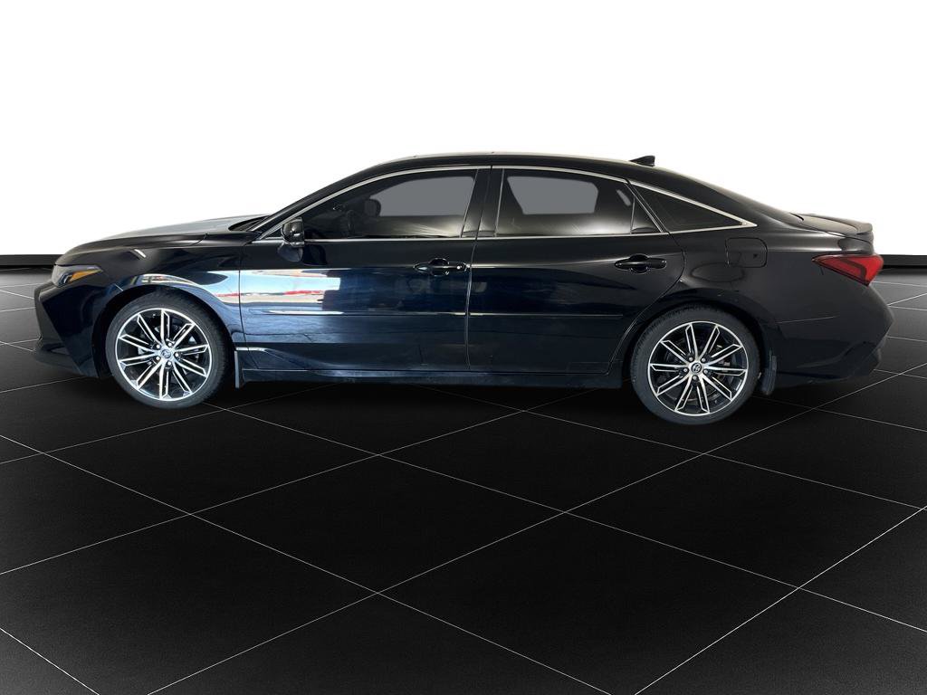 Used 2019 Toyota Avalon XSE w/ All Weather Liner Package FWD image 2