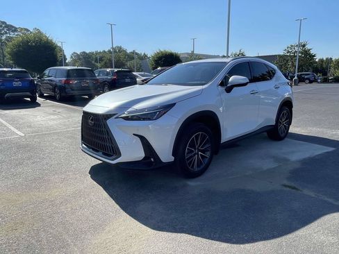 Used 2025 Lexus NX 250 FWD w/ Towing Package (2000 Lbs) image 4