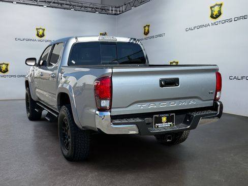 Used 2018 Toyota Tacoma SR5 RWD image 3