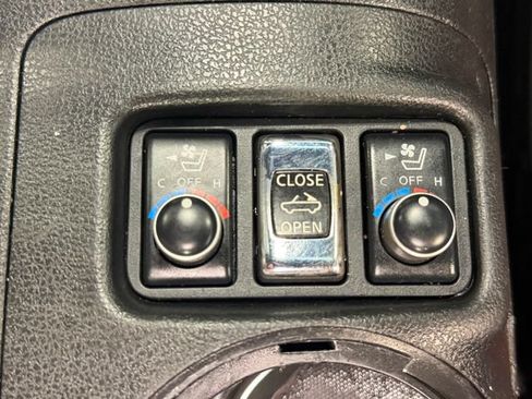 Used 2014 Nissan 370Z Touring RWD image 32