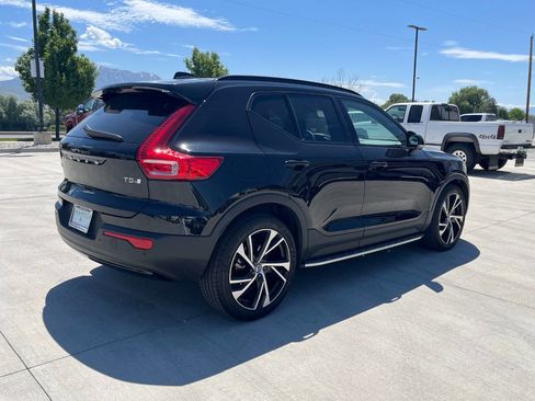 Used 2022 Volvo XC40 T5 R-Design w/ Advanced Package image 3