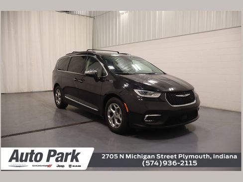 Used 2023 Chrysler Pacifica Limited image 1