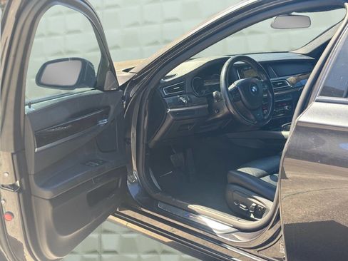Used 2014 BMW 740i image 11
