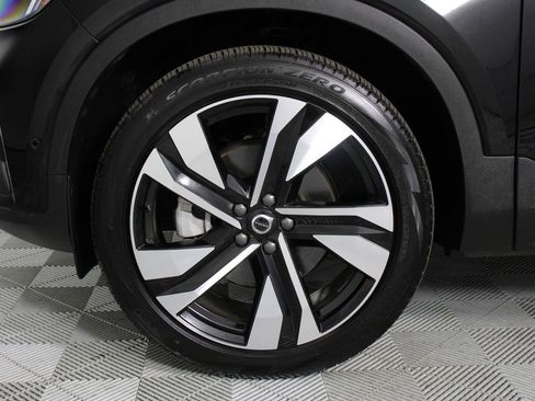 Used 2025 Volvo XC40 B5 Plus AWD/4WD image 28