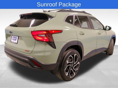 Used 2024 Chevrolet Trax RS w/ Sunroof Package image 7
