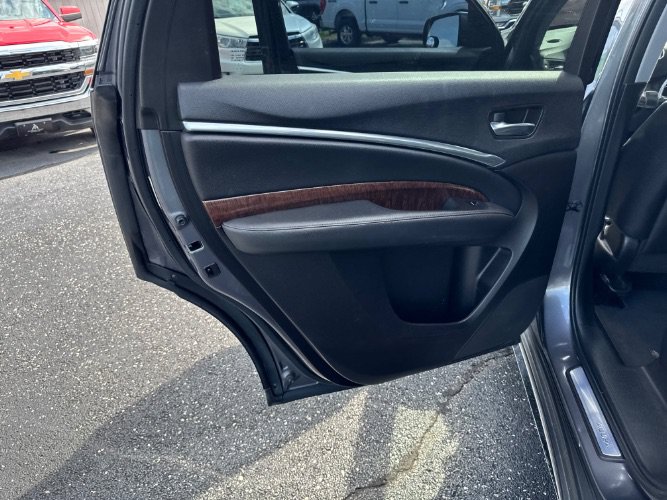 Used 2017 Acura MDX FWD image 16