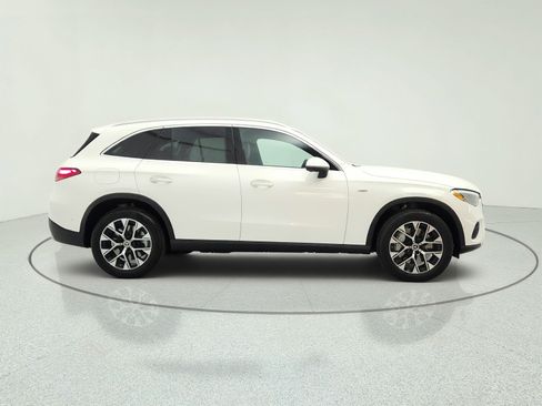 Used 2025 Mercedes-Benz GLC 350e 4MATIC image 4