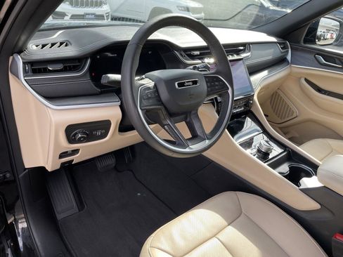 Certified 2024 Jeep Grand Cherokee Limited w/ Luxury Tech Group II image 13