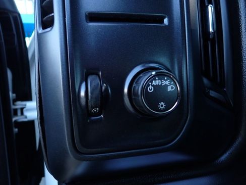 Used 2018 Chevrolet Silverado 2500 W/T AWD/4WD image 13