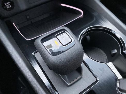 Used 2025 Nissan Rogue SL w/ SL Premium Package image 22