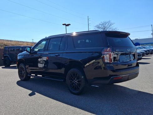 Used 2022 Chevrolet Suburban Z71 w/ Luxury Package image 4