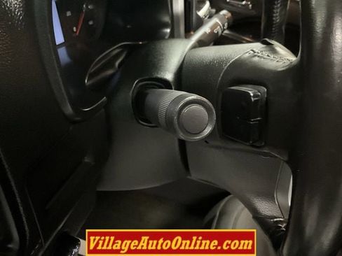 Used 2015 GMC Canyon SLT w/ Driver Alert Package image 16