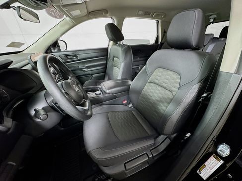 Used 2025 Nissan Pathfinder S AWD/4WD image 13