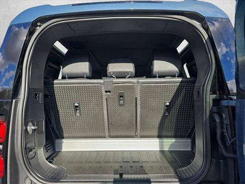 Used 2021 Land Rover Defender 90 X-Dynamic S image 12