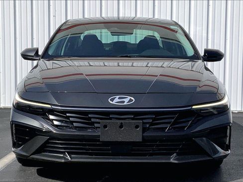 Used 2024 Hyundai Elantra SEL w/ Convenience Package image 3
