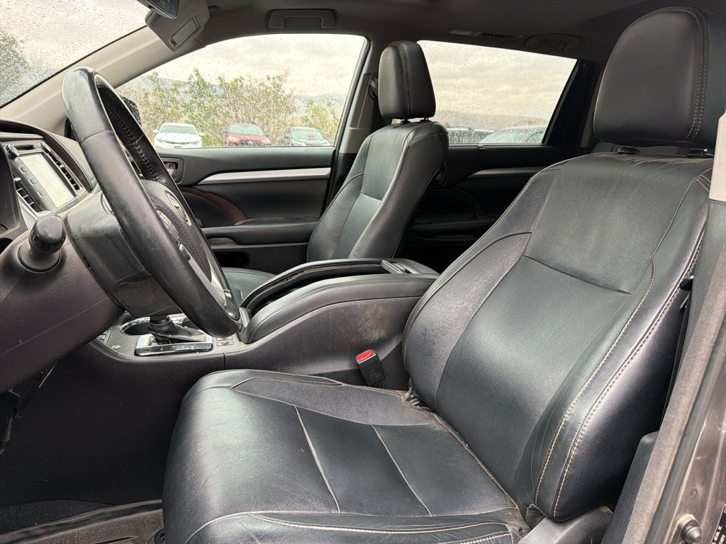 Used 2018 Toyota Highlander XLE AWD/4WD image 2