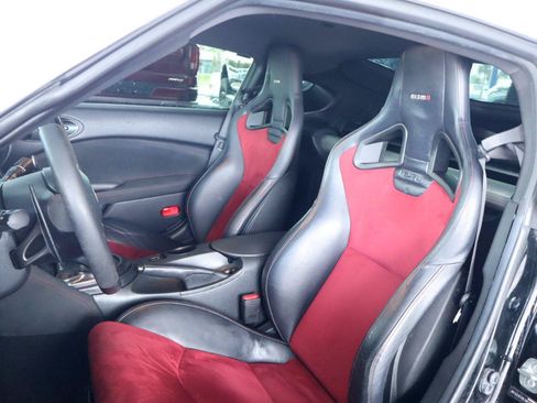 Used 2020 Nissan 370Z NISMO RWD image 18