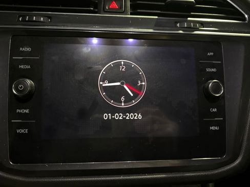 Used 2021 Volkswagen Tiguan SE w/ Panoramic Sunroof Package image 21