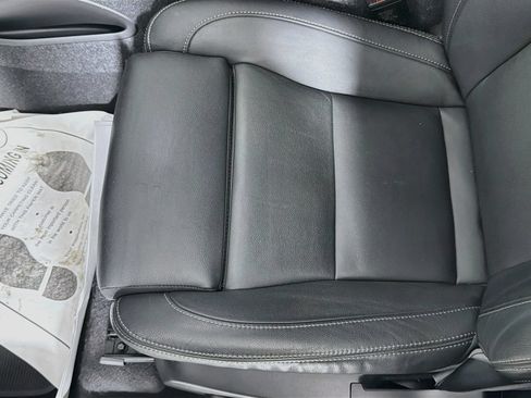 Certified 2024 Volvo XC40 B5 Plus AWD/4WD image 19