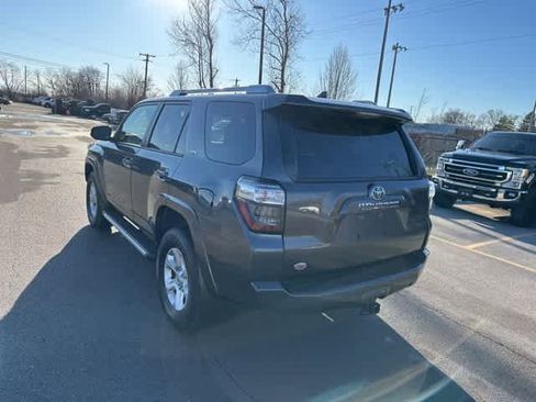 Used 2016 Toyota 4Runner SR5 image 18