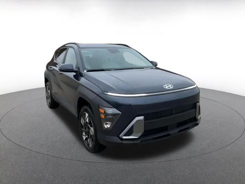 Used 2025 Hyundai Kona SEL image 3