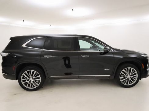 Certified 2025 Buick Enclave Avenir image 2