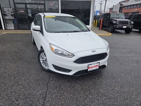 Used 2018 Ford Focus SE w/ Cold Weather Package image 2