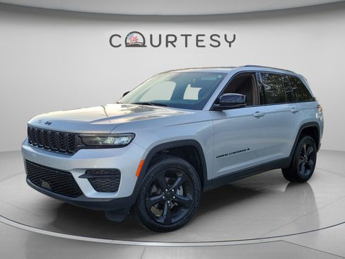 Certified 2025 Jeep Grand Cherokee Altitude RWD image 1