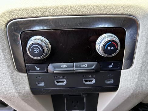 Used 2021 GMC Yukon XL Denali w/ Denali Premium Package AWD/4WD image 16