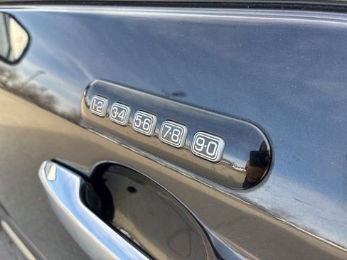 Used 2013 Lincoln MKX Base image 12