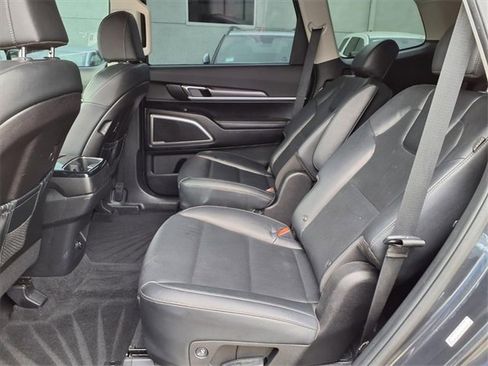 Used 2023 Kia Telluride S image 9