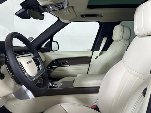 New 2025 Land Rover Range Rover SE image 6