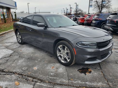 Used 2017 Dodge Charger SE w/ Popular Equipment Group image 4