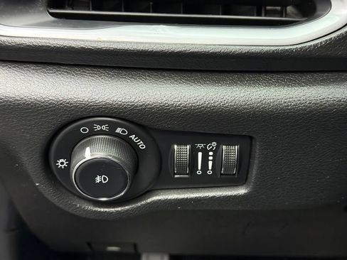 Used 2018 Chrysler Pacifica Touring Plus w/ S Appearance Package FWD image 30