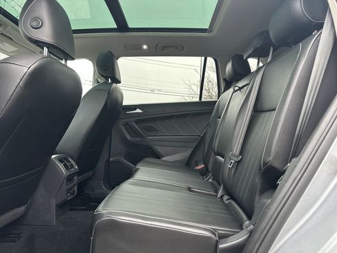 Used 2022 Volkswagen Tiguan SE w/ Panoramic Sunroof Package image 14