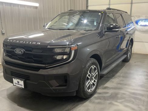 Used 2025 Ford Expedition Max Active AWD/4WD image 3