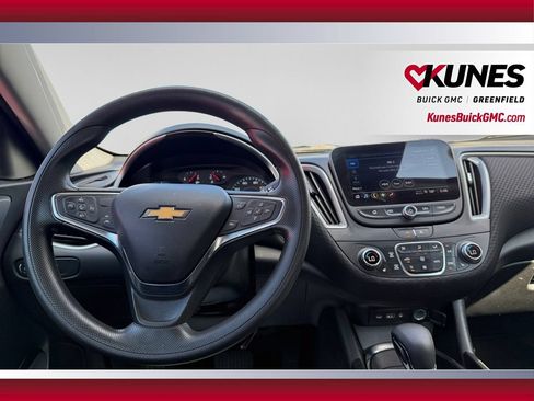 Used 2025 Chevrolet Malibu LT FWD image 32