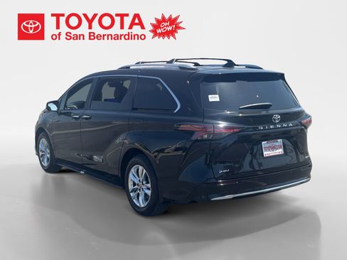 Used 2025 Toyota Sienna Limited FWD image 3