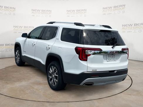 Used 2023 GMC Acadia SLT FWD image 3
