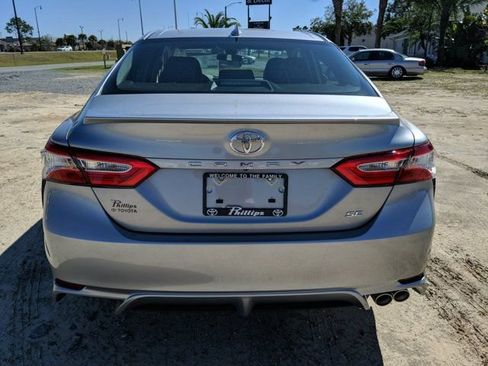 Used 2020 Toyota Camry SE FWD image 5