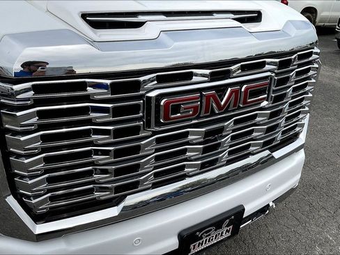 Used 2025 GMC Sierra 2500 Denali w/ Technology Package AWD/4WD image 34