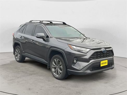 Used 2022 Toyota RAV4 XLE Premium image 7