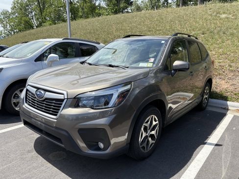 Used 2021 Subaru Forester Premium AWD/4WD image 3