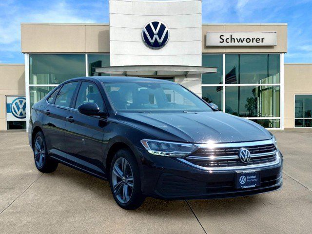 Certified 2023 Volkswagen Jetta SE FWD image 4