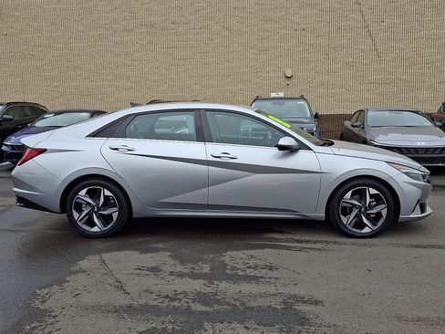 Certified 2022 Hyundai Elantra Limited w/ Cargo Package image 7