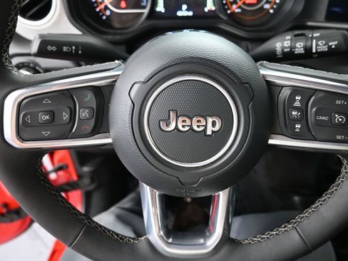 Used 2025 Jeep Wrangler Unlimited Sahara AWD/4WD image 37